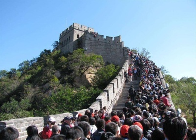東方快評丨“最熱五一黃金周”保障與服務(wù)要跟上旅游業(yè)務(wù)